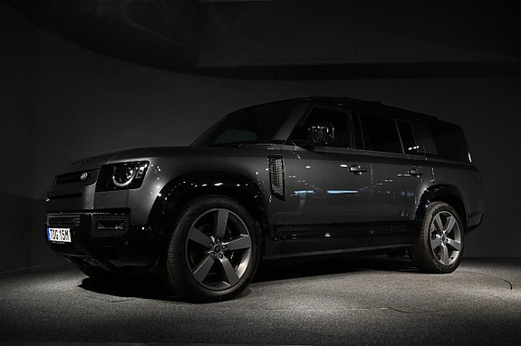Land Rover Defender 130 2 of 5