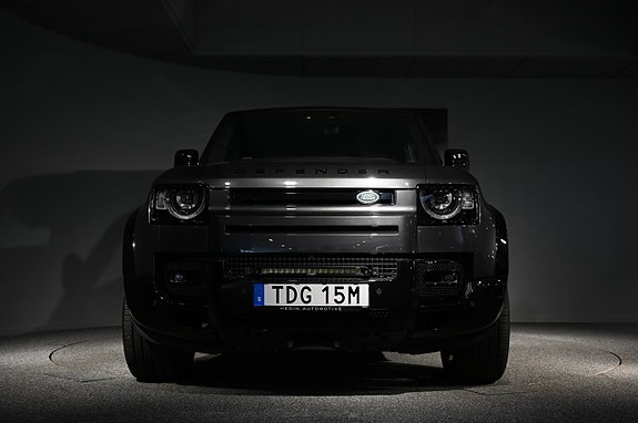 Land Rover Defender 130 9 of 22
