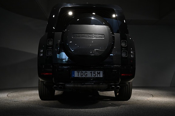 Land Rover Defender 130 5 of 5