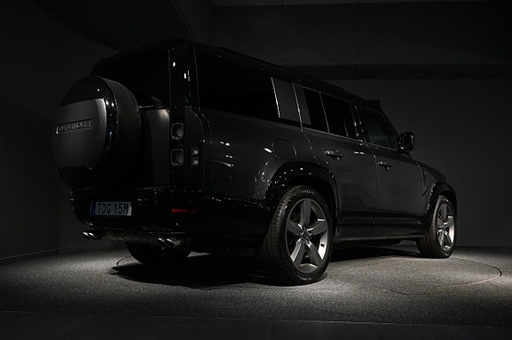 Land Rover Defender 130 6 of 22
