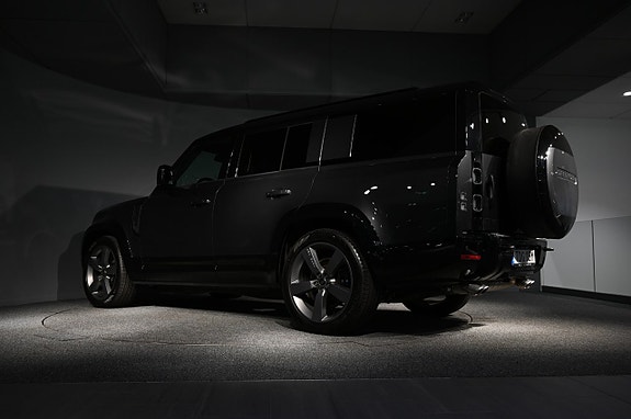 Land Rover Defender 130 4 of 5