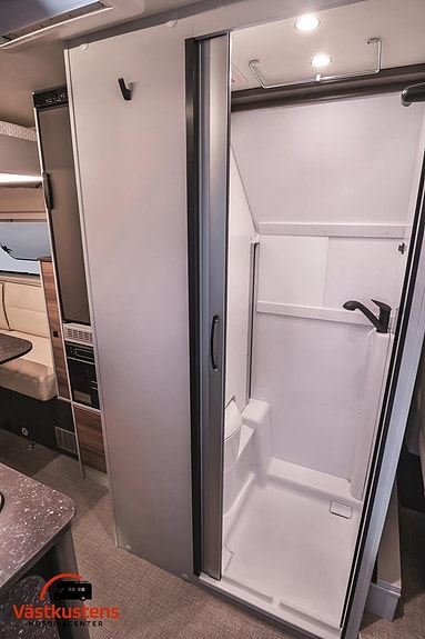 Bürstner B66 C644 / U-soffa & taksäng / Inkommer snart 9 of 15