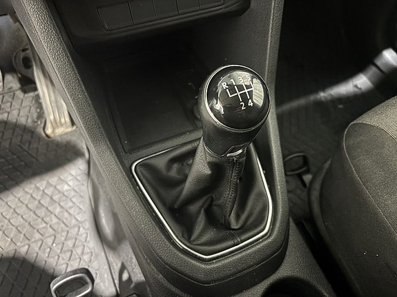 Volkswagen Caddy 17 of 26