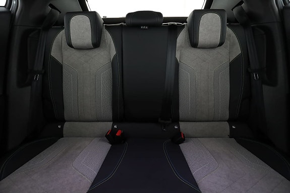 Peugeot e-2008 16 of 30