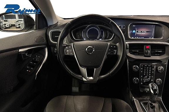 Volvo V40 Cross Country 8 of 13