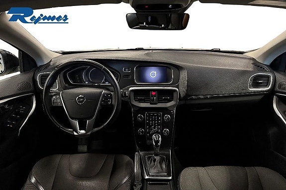 Volvo V40 Cross Country 7 of 13