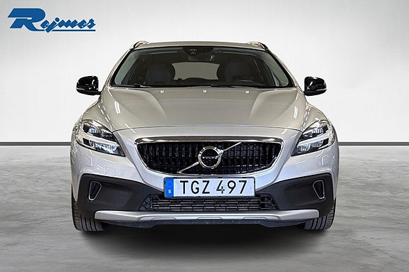 Volvo V40 Cross Country 3 of 5
