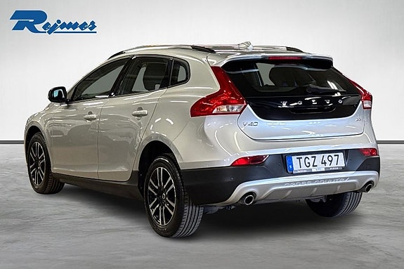 Volvo V40 Cross Country 4 of 13