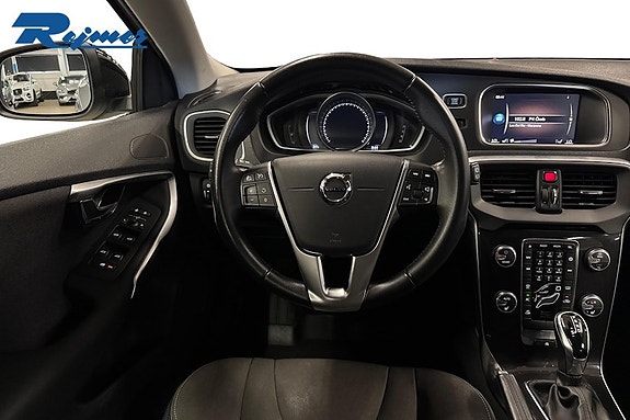 Volvo V40 Cross Country 8 of 13