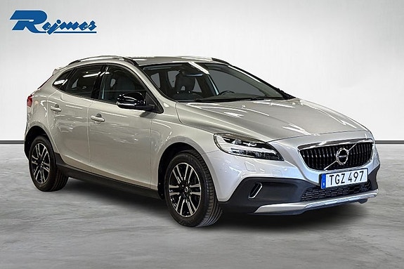 Volvo V40 Cross Country 2 of 13
