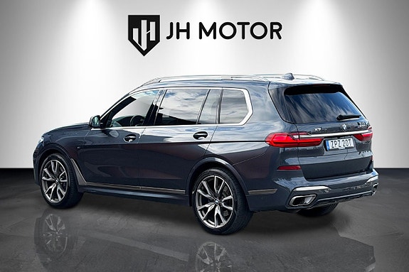 BMW X7 3 of 5
