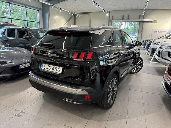 Peugeot 3008 2 of 5