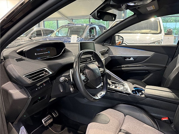 Peugeot 3008 3 of 5