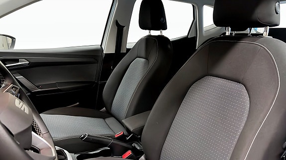 Seat Arona 8 of 18