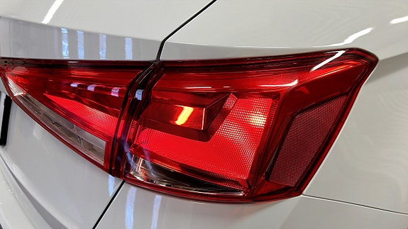 Seat Arona 13 of 18
