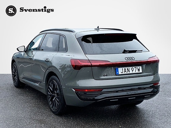 Audi Q8 3 of 5