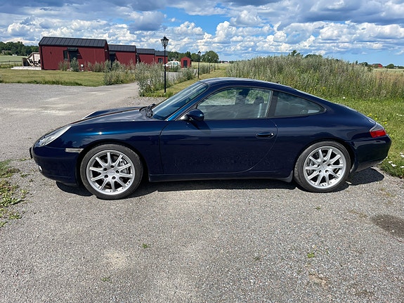 Porsche 911 Carrera 4 4 of 9