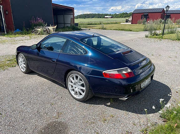 Porsche 911 Carrera 4 5 of 9