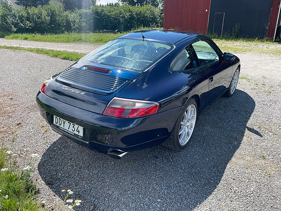 Porsche 911 Carrera 4 6 of 9