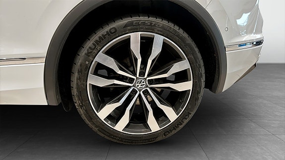 Volkswagen Tiguan 6 of 14