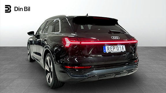 Audi Q8 e-tron 3 of 5
