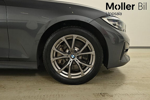 BMW 330e 11 of 11