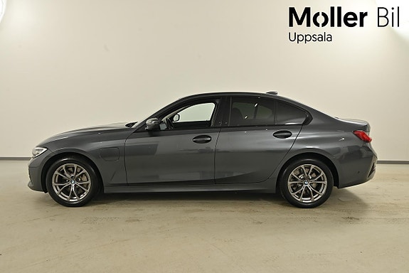 BMW 330e 4 of 11