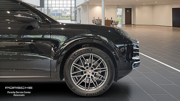 Porsche Cayenne 10 of 14