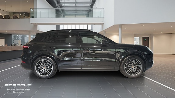 Porsche Cayenne 12 of 14