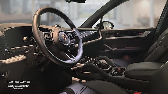 Porsche Cayenne 3 of 5