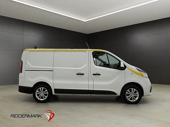 Nissan NV300 2 of 5