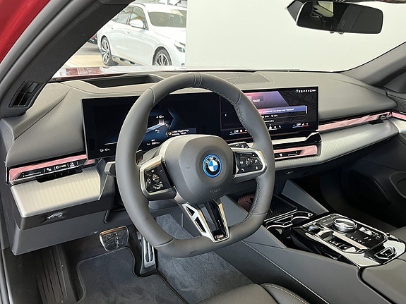 BMW i5 6 of 18