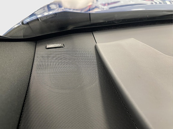Lexus UX250h 13 of 19