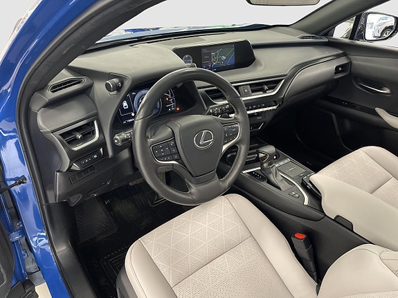 Lexus UX250h 9 of 19