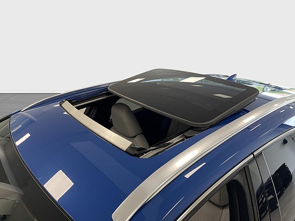 Lexus UX250h 8 of 19