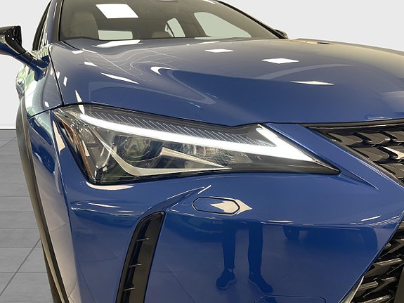 Lexus UX250h 7 of 19