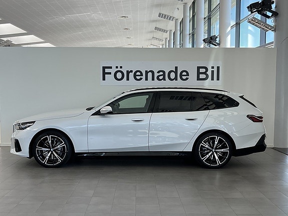 BMW i5 3 of 5