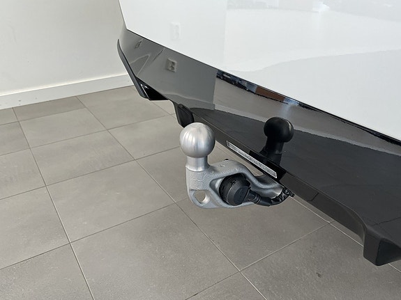 BMW i5 14 of 17
