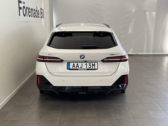 BMW i5 15 of 17