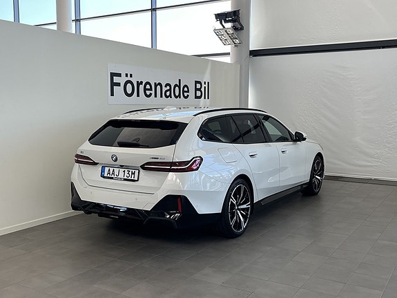 BMW i5 16 of 17