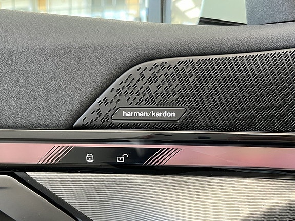 BMW i5 9 of 17