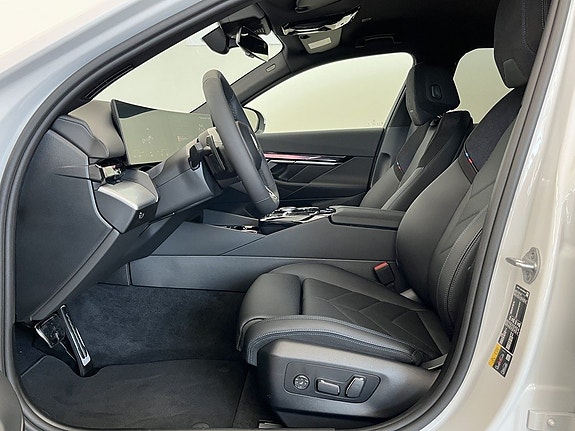 BMW i5 5 of 5