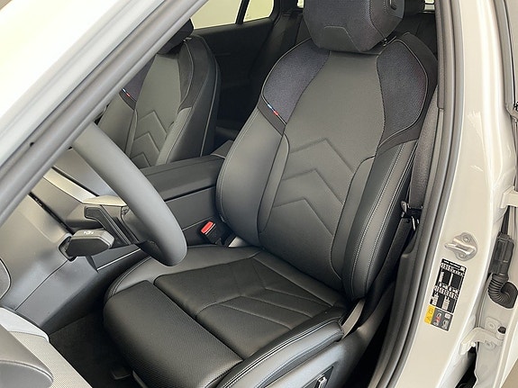 BMW i5 7 of 17
