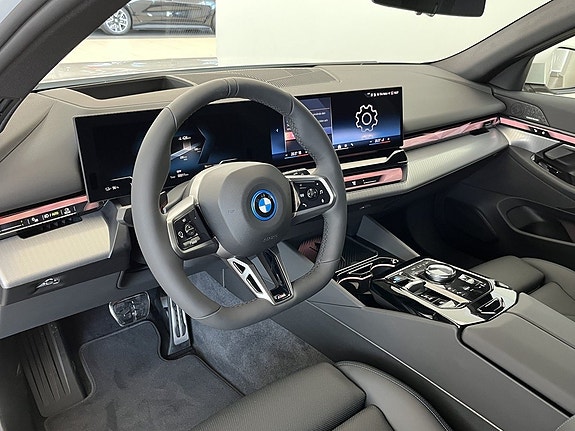 BMW i5 6 of 17