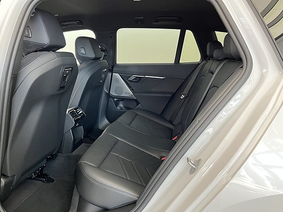 BMW i5 13 of 17