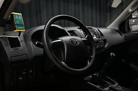 Toyota HiLux 20 of 30