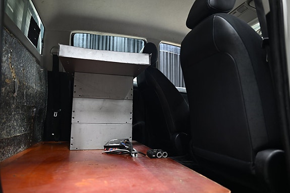 Toyota HiLux 12 of 30
