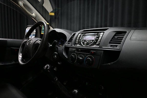 Toyota HiLux 25 of 30