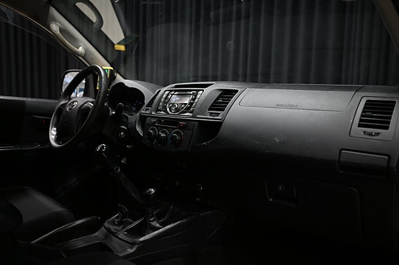 Toyota HiLux 24 of 30