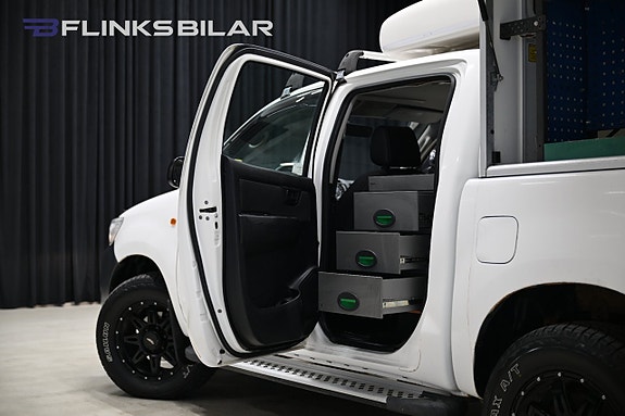 Toyota HiLux 17 of 30